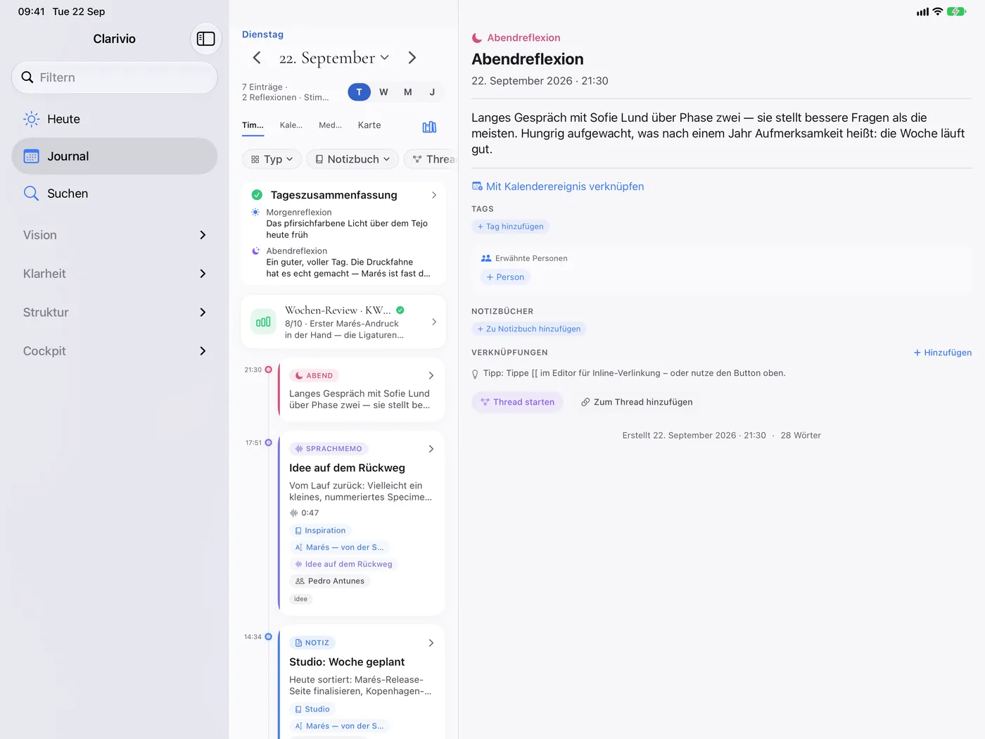Clarivio für iPad: Seitenleiste, die Timeline des Tages und ein geöffneter Eintrag nebeneinander.