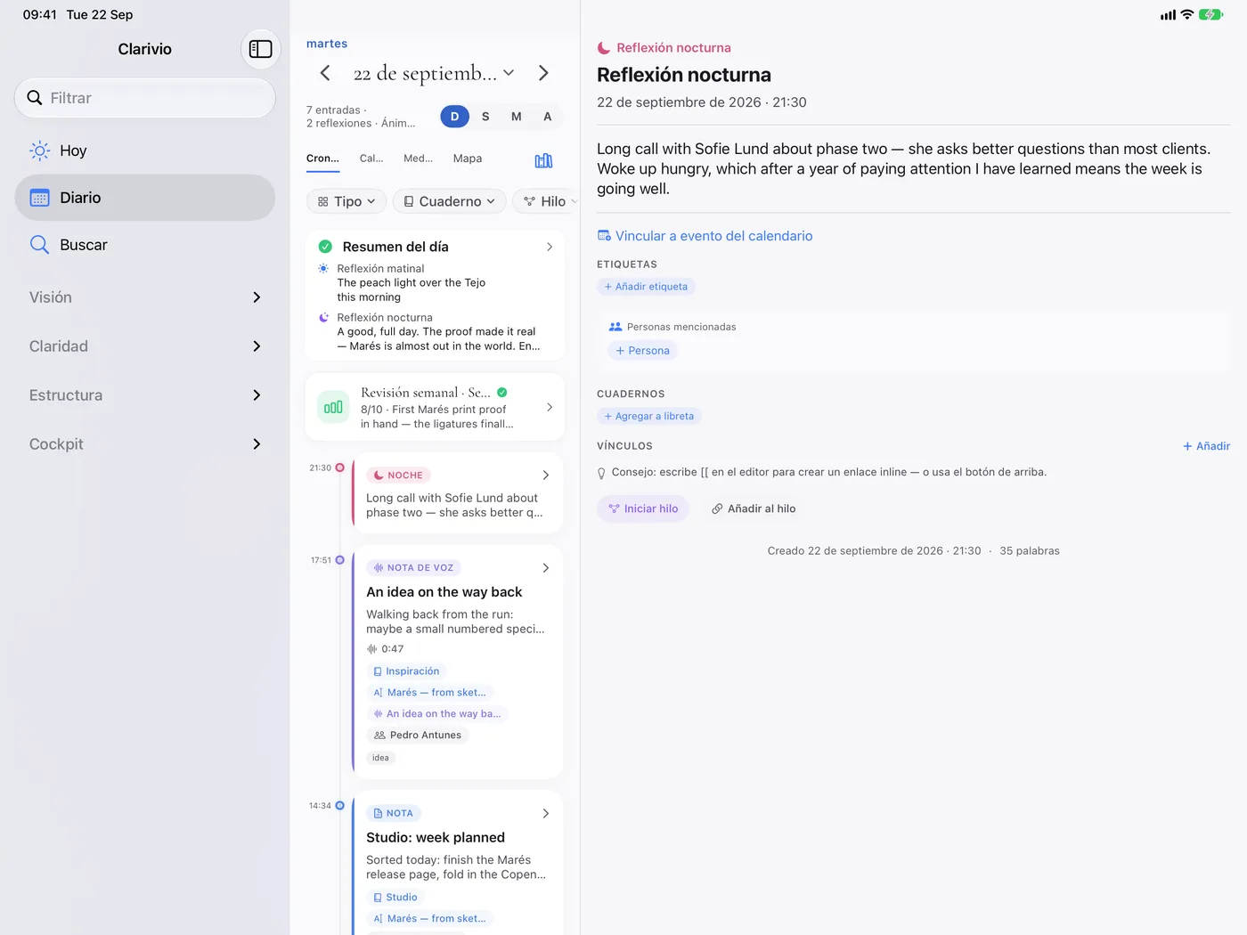Clarivio para iPad: una barra lateral, la cronología del día y una entrada abierta, una junto a otra.