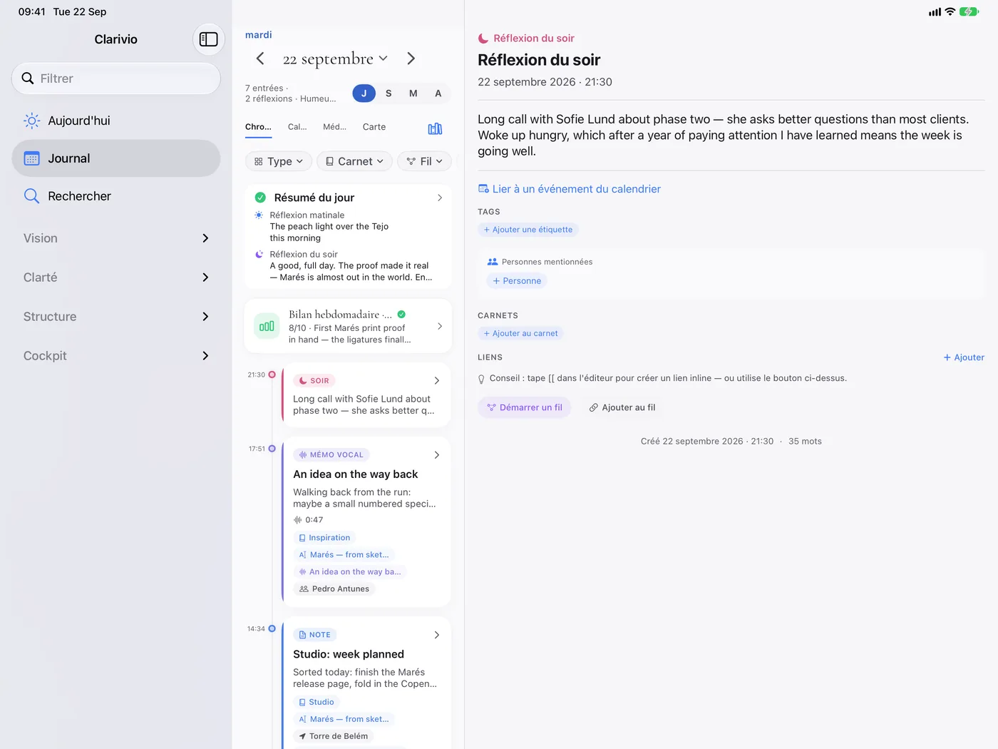 Clarivio sur iPad : une barre latérale, la chronologie du jour et une entrée ouverte côte à côte.